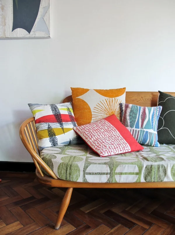 sofa dekokissen unterschiedliche muster schöne dekoideen