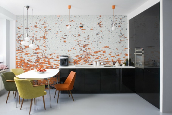 tapete küche mosaik muster farbige küchenstühle