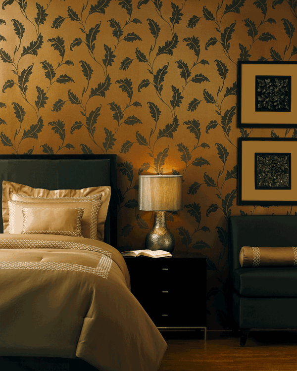 tapete schlafzimmer florale elemente bild nachttischlampe