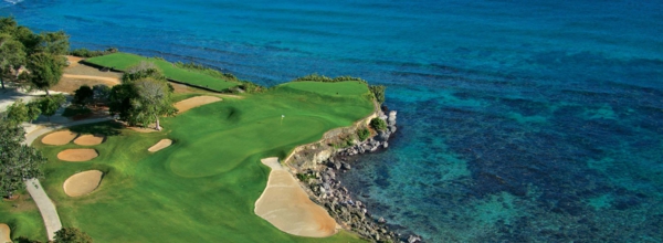 traumurlaub karibik golf spielen meeresblick