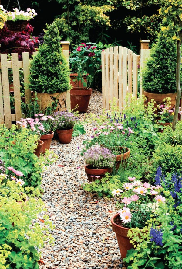 garten selbst gestalten kieselsteine gartenzaun