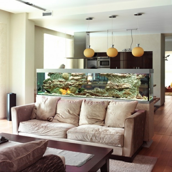 küchendesign offener wohnplan wohnzimmer raumabtrenner aquarium