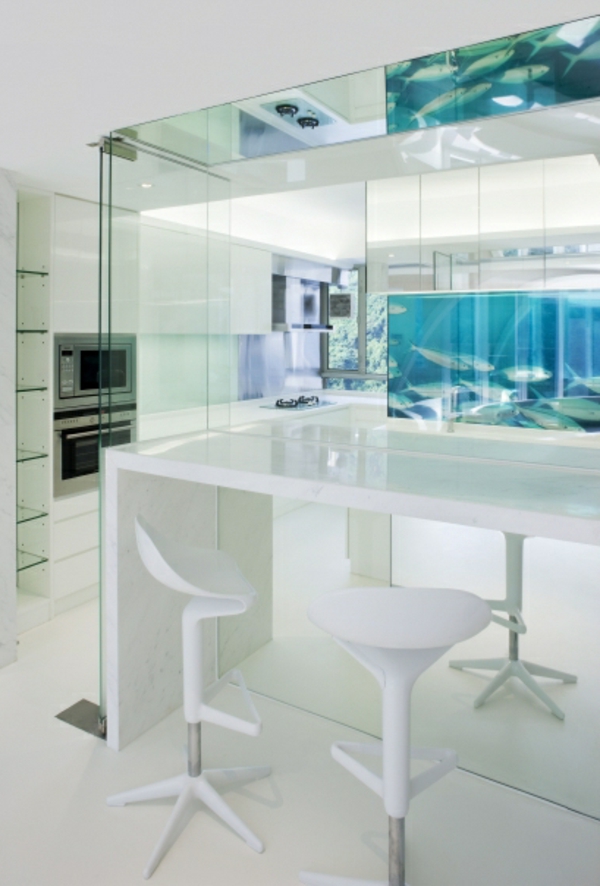 küchengestaltung dekoideen fische aquarium weißes interieur