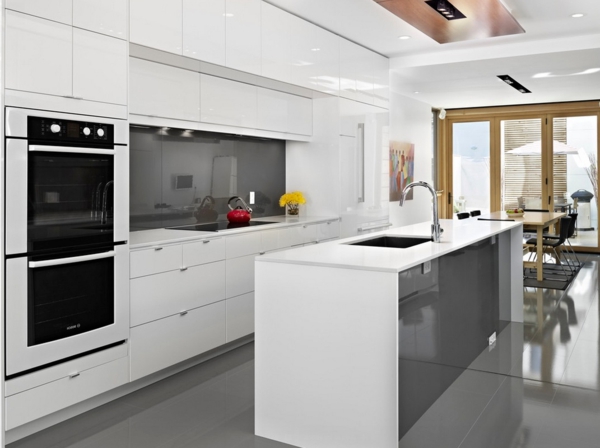 küchenplanung moderne weiße küche kücheninsel