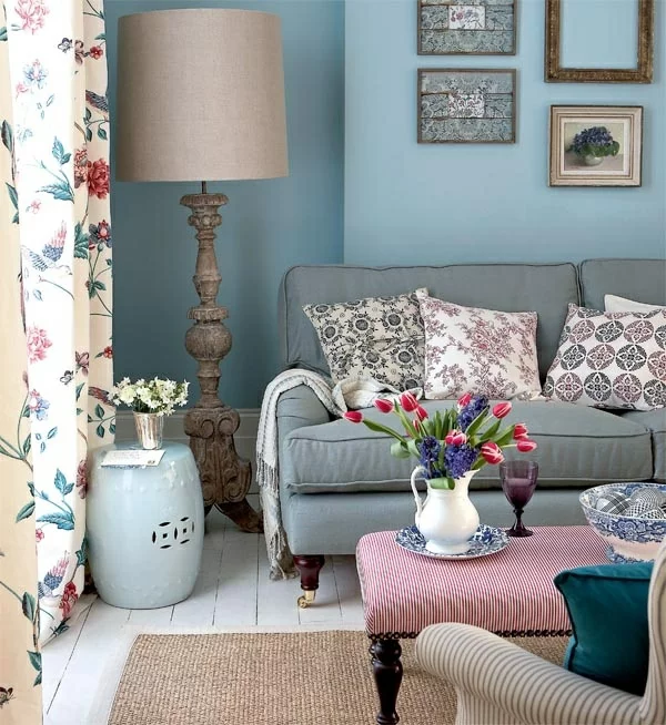 landhaus sofas wohnzimmer farbige gardinen floral