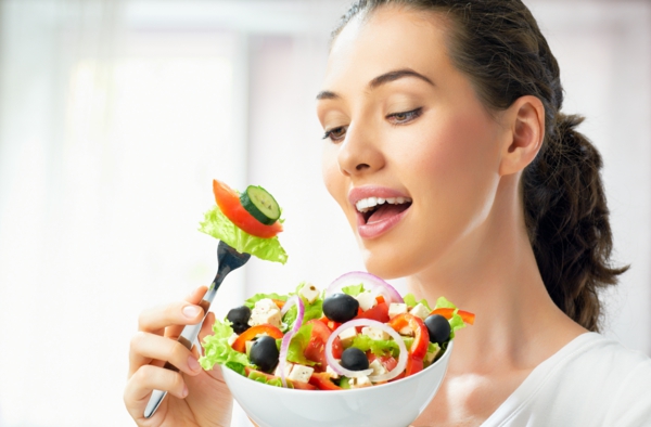 leckeres gesundes essen frisches gemüse salat essen
