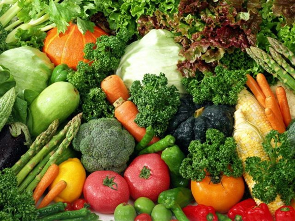 leckeres gesundes essen frisches gemüse spargel salat frühlingsobst