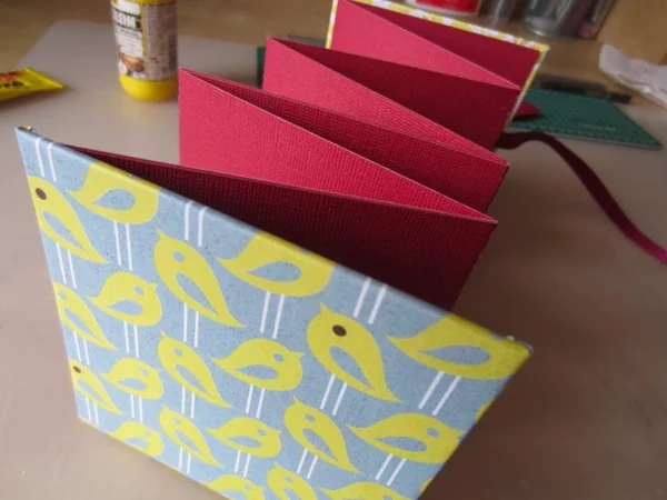 Leporello basteln DIY Projekte mit Farbpapier und Pappe kreative Bastelideen für Kinder und Eltern