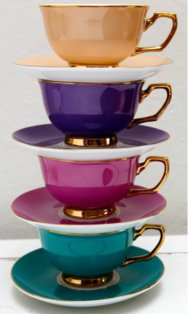 moderne tassen farbig tee trinken