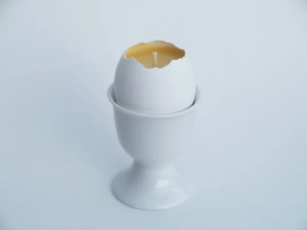 osterkerzen eierschale weiß eierbecher porzellan
