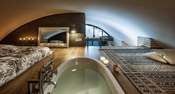 penthouse wohnung ovale freistehende badewanne