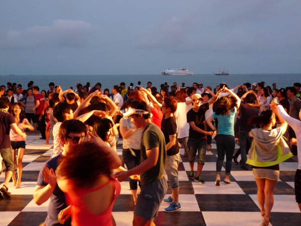 salsa musik hören tanzen festival meer