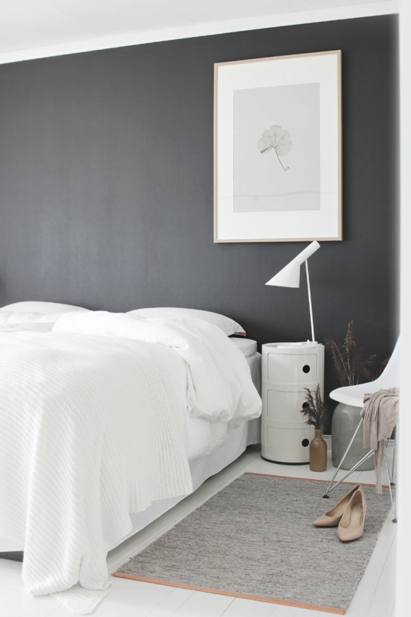 schlafzimmer design weiße bettwäsche graue wand