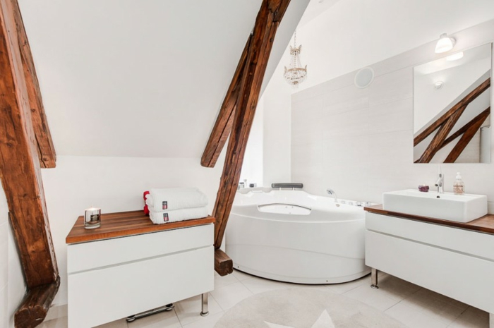 skandinavisch wohnen penthousewohnung stockholm badezimmer holzbalken