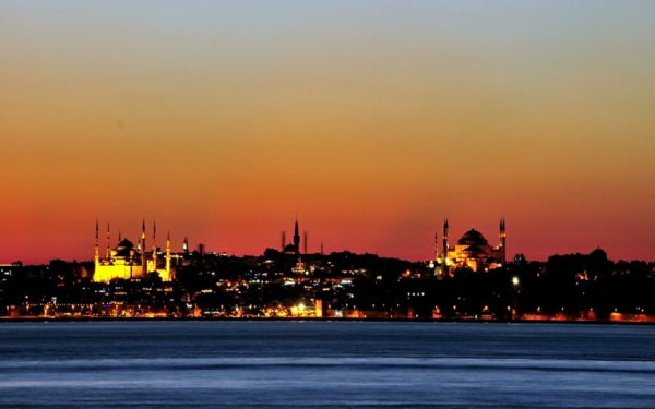 türkei besuchen istanbul reiseziel nachts meer