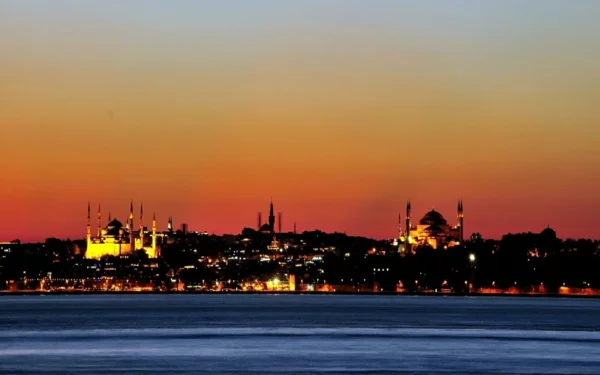 türkei besuchen istanbul reiseziel nachts meer