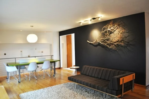 wohnzimmer wandgestaltung zweig aufhängen retro sofa