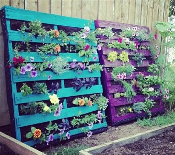 Gartenmöbel aus Paletten grüne ideen pflanzenbehälter