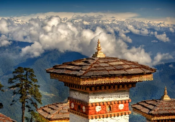 bhutan glück kloster wolken bergen