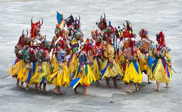 bhutan glück masken tanz