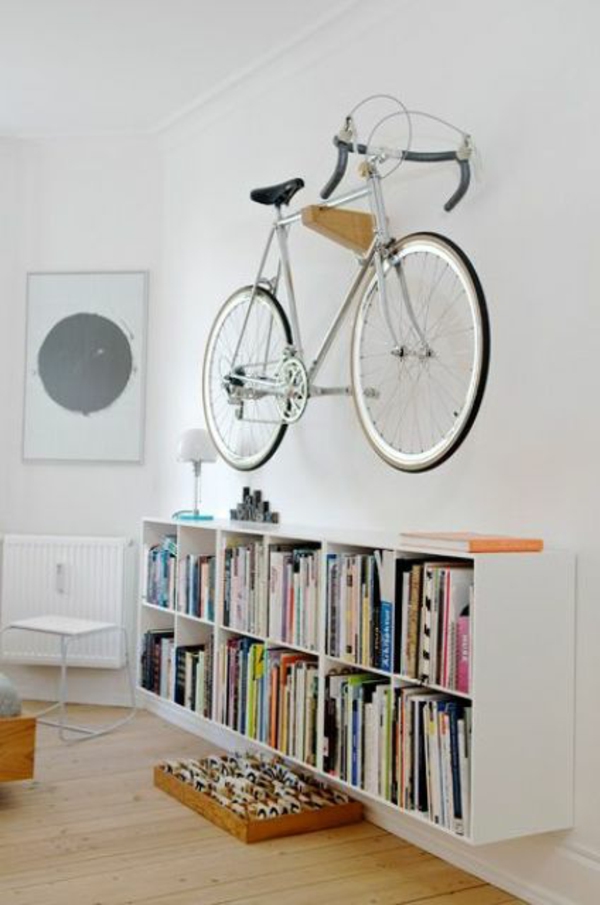 fahrrad wandhalterung aufhängen kleine bibliothek