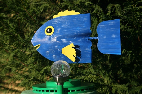gartendeko schöne bastelideen blauer fisch