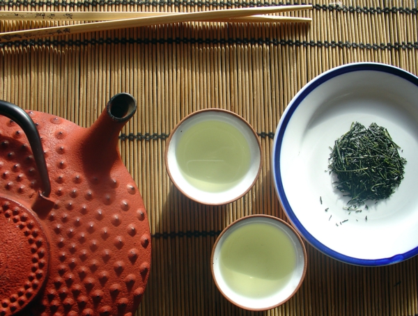 japanischer grüner tee trinken tasse grün zitrone zucker