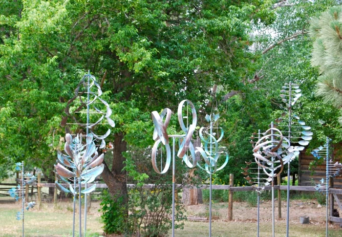 kinetische kunst installation im park moderne skulpturen santa fe