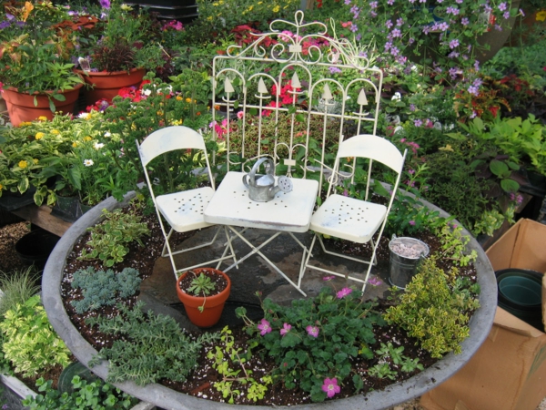 kleine gärten anlegen stühle tisch sichtschutz miniatur