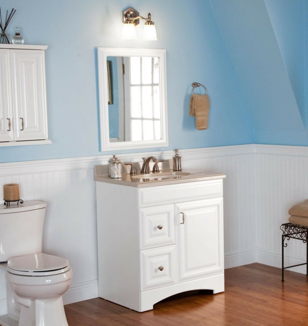 kleines badezimmer einrichten weiß hellblau waschbeckenunterschrank