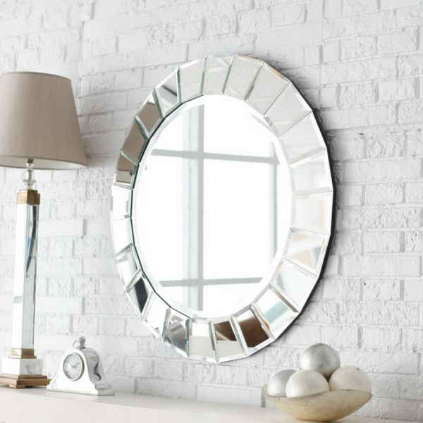 kleines badezimmer ovaler spiegel schöner rahmen elegant