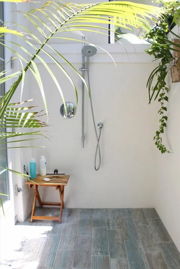 outdoor dusche badezimmer auf der terrasse gestalten sommer ideen