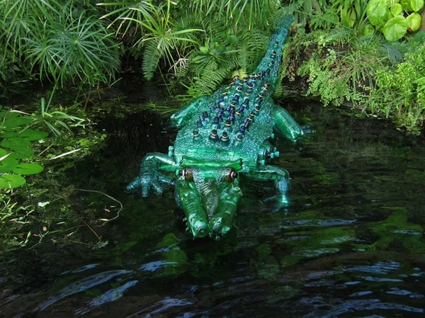 platik flaschen kunst art plastik krokodil