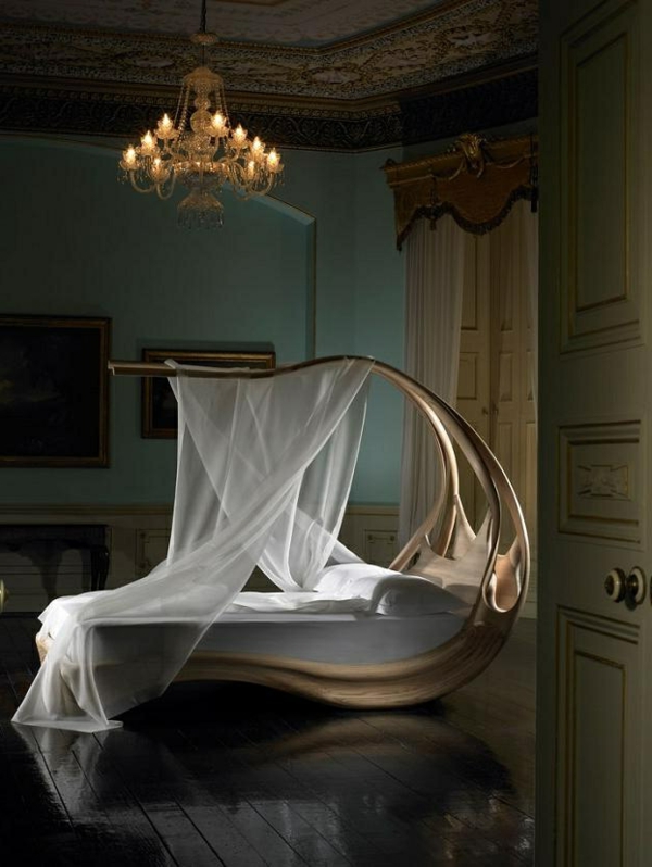 schlafzimmer design außergewöhnliches bett betthimmel leuchter