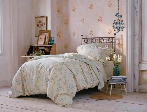 schöne dekoideen shabby chic stil schlafzimmer beistelltisch