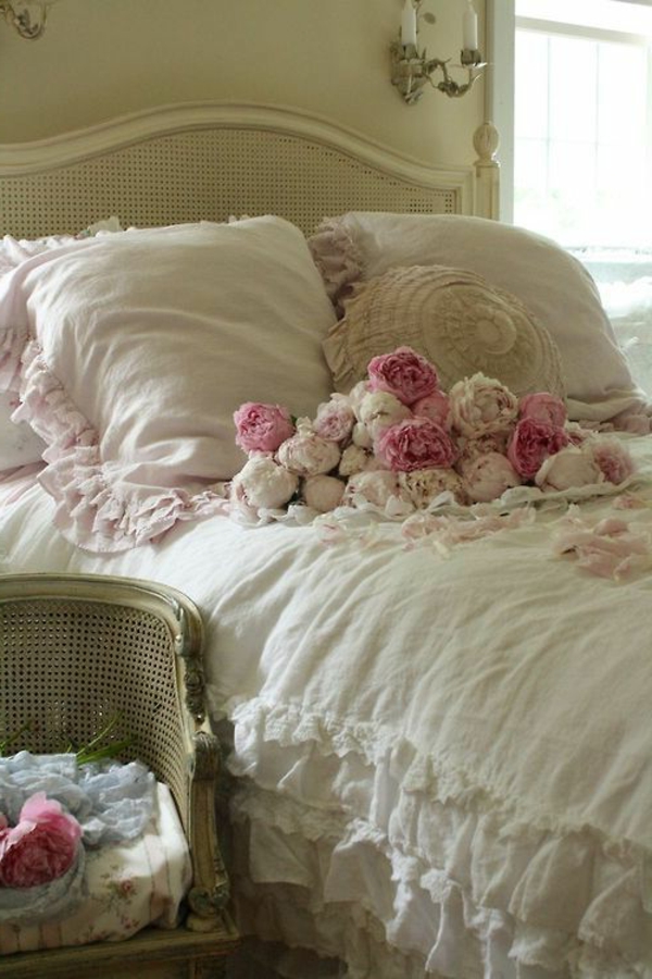 shabby chic stil schlafzimmer weiß rosen