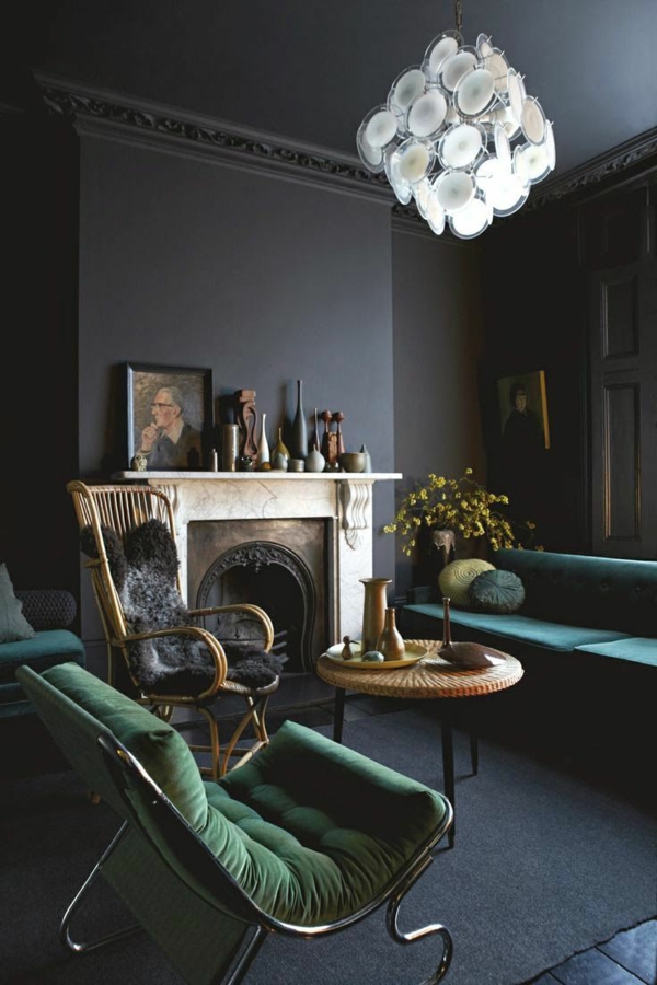 vintage einrichtung wohnzimmer einrichten dunkelgrüne nuancen schwarze wände