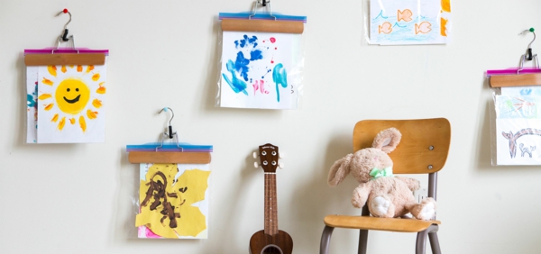 DIY Deko mit Kinderzeichnungen selber malen kindergarten