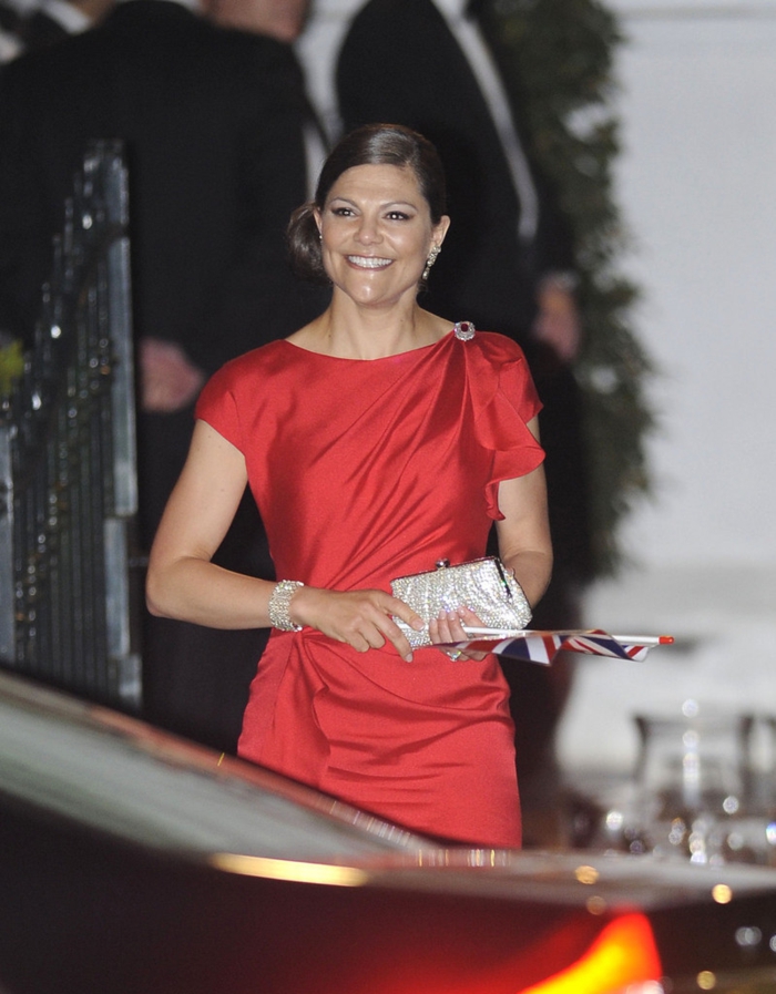 Prinzessin Victoria von Schweden elegant in rot