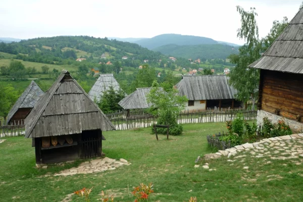 Staro Selo Sirogojno Reisen nach Serbien urlaub