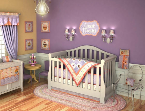 babyzimmer gestalten lila wandfarbe wandleuchte teppich