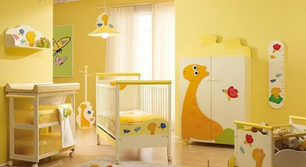 babyzimmer gestaltung gelbe wandfarbe lustiges interieur
