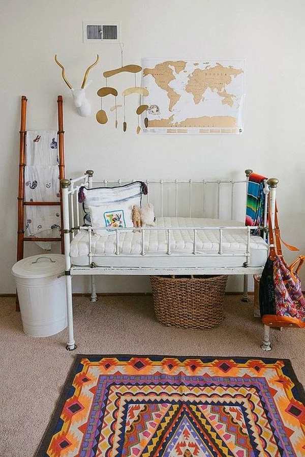 babyzimmer teppich farbiges muster kinderzimmer gestalten