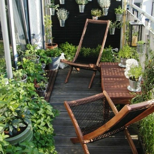 balkonbepflanzung ideen balkonmöbel holzboden pflanzen