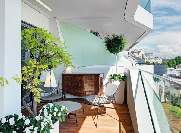 balkongestaltung ideen modern frisch pflanzen