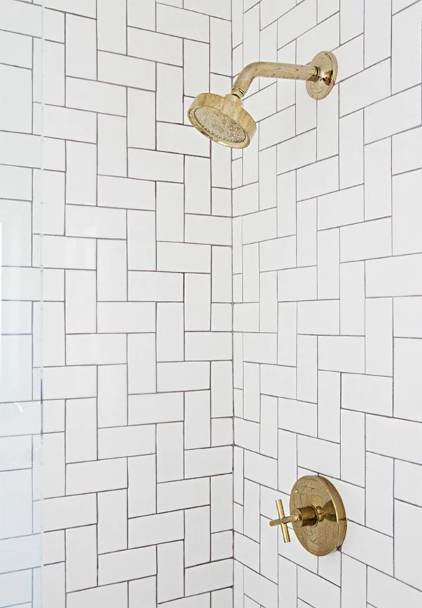 dusche renovieren badezimmerarmatur gold