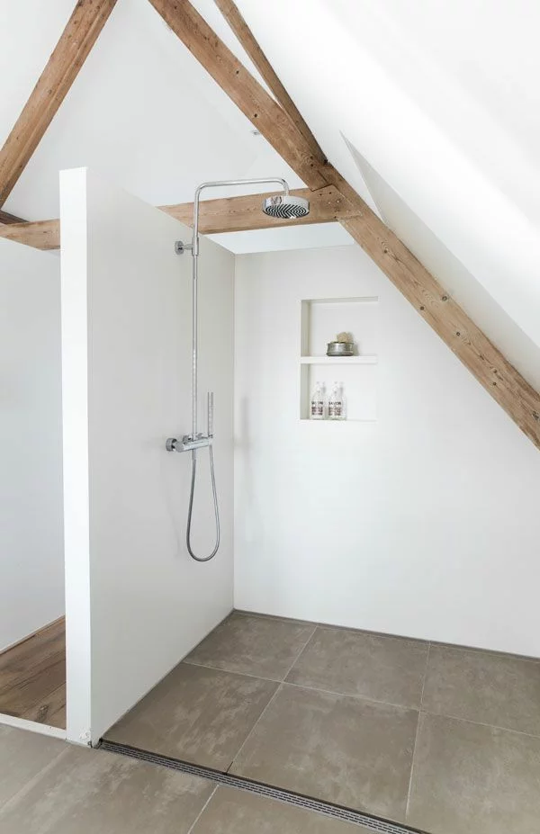 dusche renovieren badezimmerarmatur schlicht minimalistisch