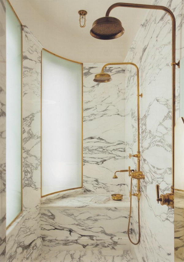 dusche renovieren gold badezimmerarmatur marmor wände
