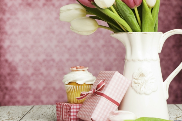 muttertagsgeschenke überraschungen tulpen cupcakes