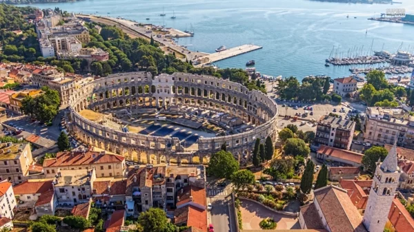 reise nach kroatien pula panorama römisches theater